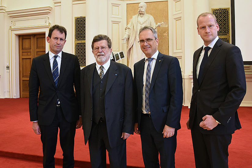 Verfassungsgerichtshofpräsident Christoph Grabenwarter, Christian Brünner, Rektor Peter Riedler und Dekan Christoph Bezemek (v. l.) 