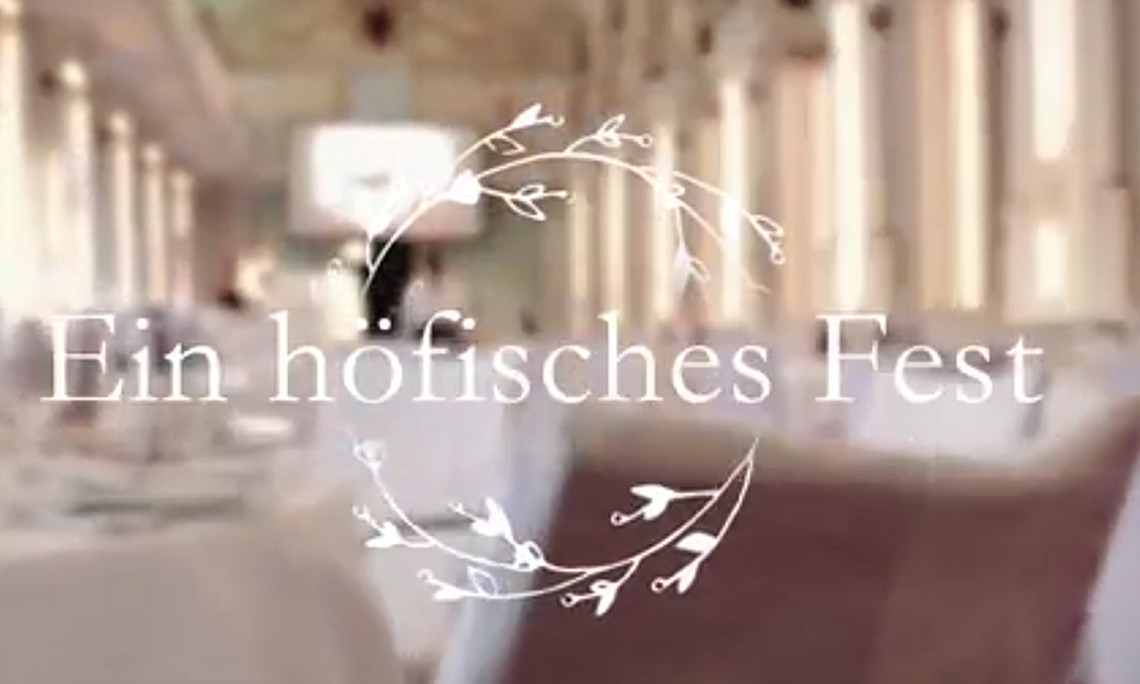 Ein Clip von "UNREIF.UND.TAUBE" serviert Leckerbissen des höfischen Festes. 