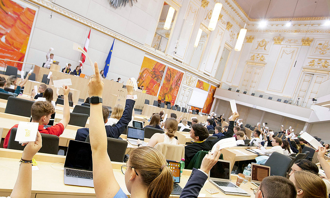 SchuelerInnenparlament. Foto: Wer schon als JugendlicheR einer Partei beitritt, hat die besten Aussichten, in den Nationalrat zu kommen und in höhere Positionen aufzusteigen. Foto: Parlamentsdirektion/Thomas Topf