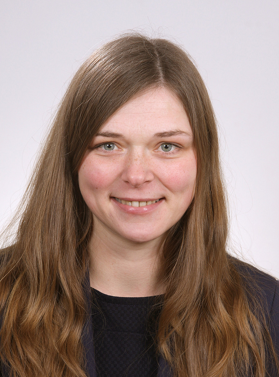 Porträtaufnahme von Andrea Schröck, USW NAWI-Tech-Absolventin.