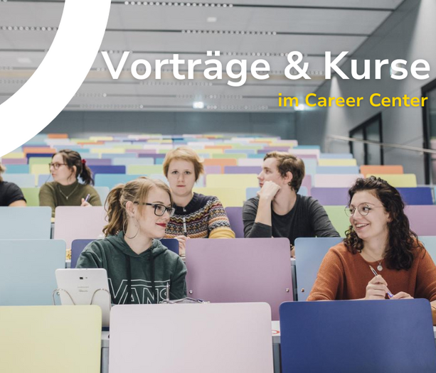 Studierende sitzen in einem Hörsaal ©Marija Kanizaj