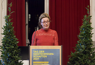 Preisverleihung der Gewi-Preise durch Vizedekanin Sonja Rinofner (Foto: Uni Graz/Legat)