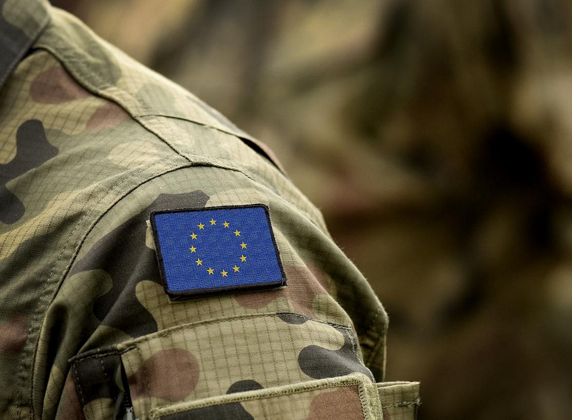 Teil von Militäruniform mit EU Flagge ©@ website EEAS - Quelle shutterstock