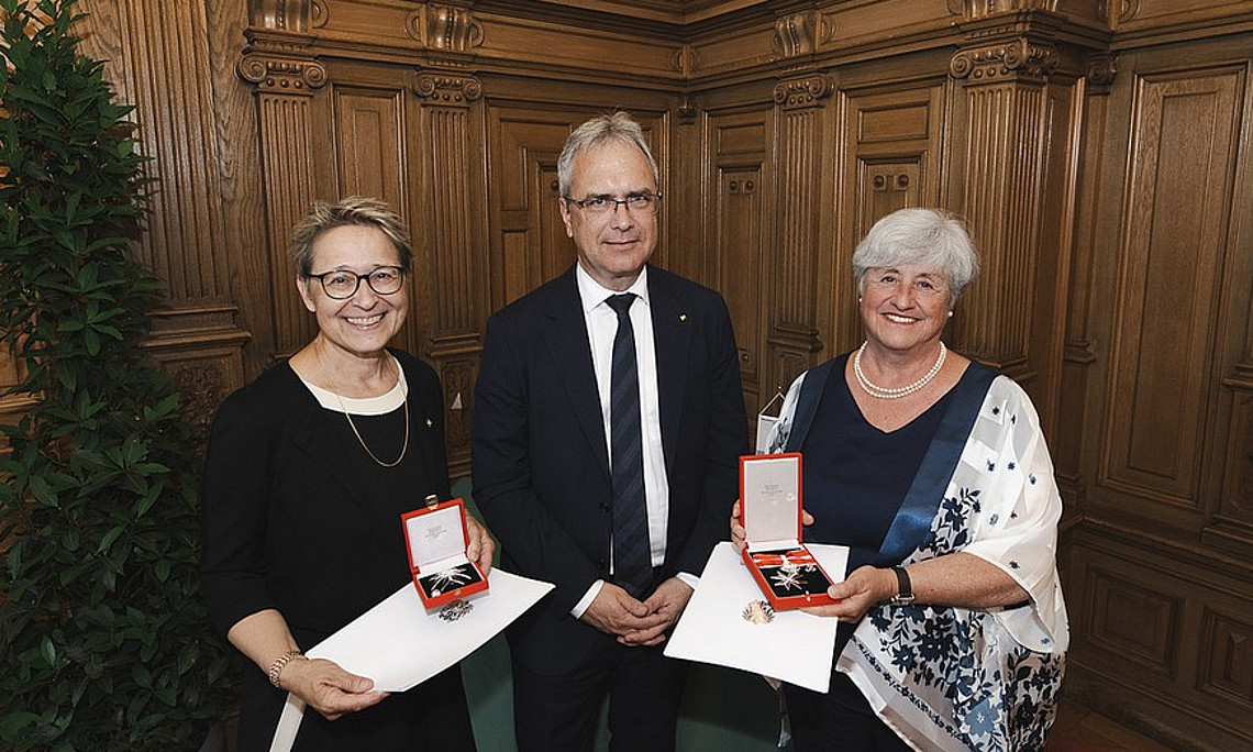 Rektor Peter Riedler mit Professorinnen Anita Ziegerhofer und Elke Gruber