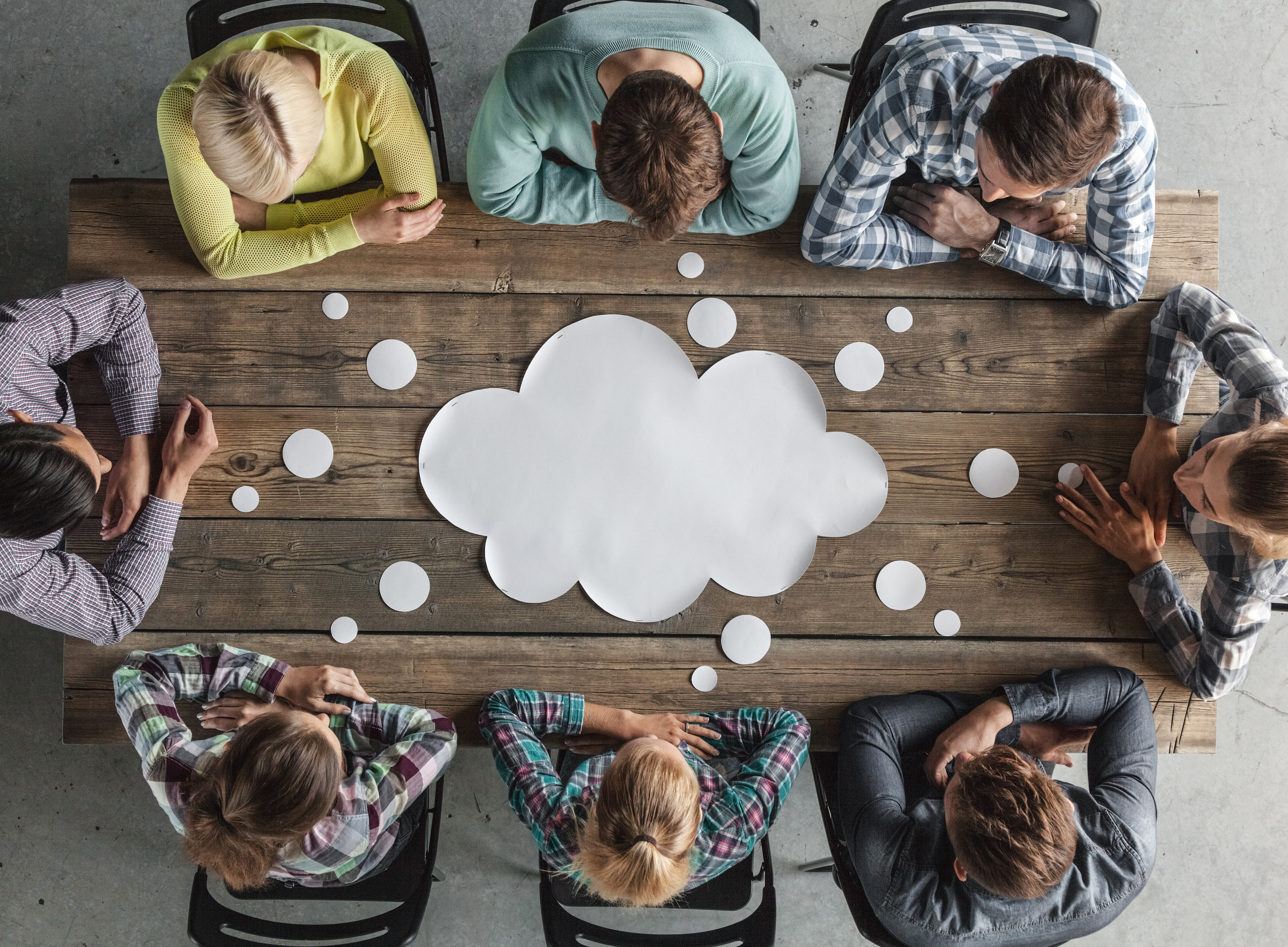 Menschen lernen gemeinsam 