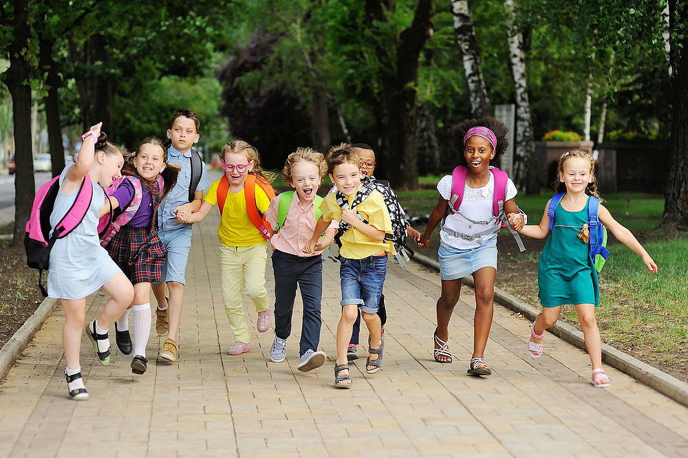 Laufende Kinder ©Evgeniy Kalinovskiy - stock.adobe.com Ongoing children's group ©Evgeniy Kalinovskiy - stock.adobe.com
