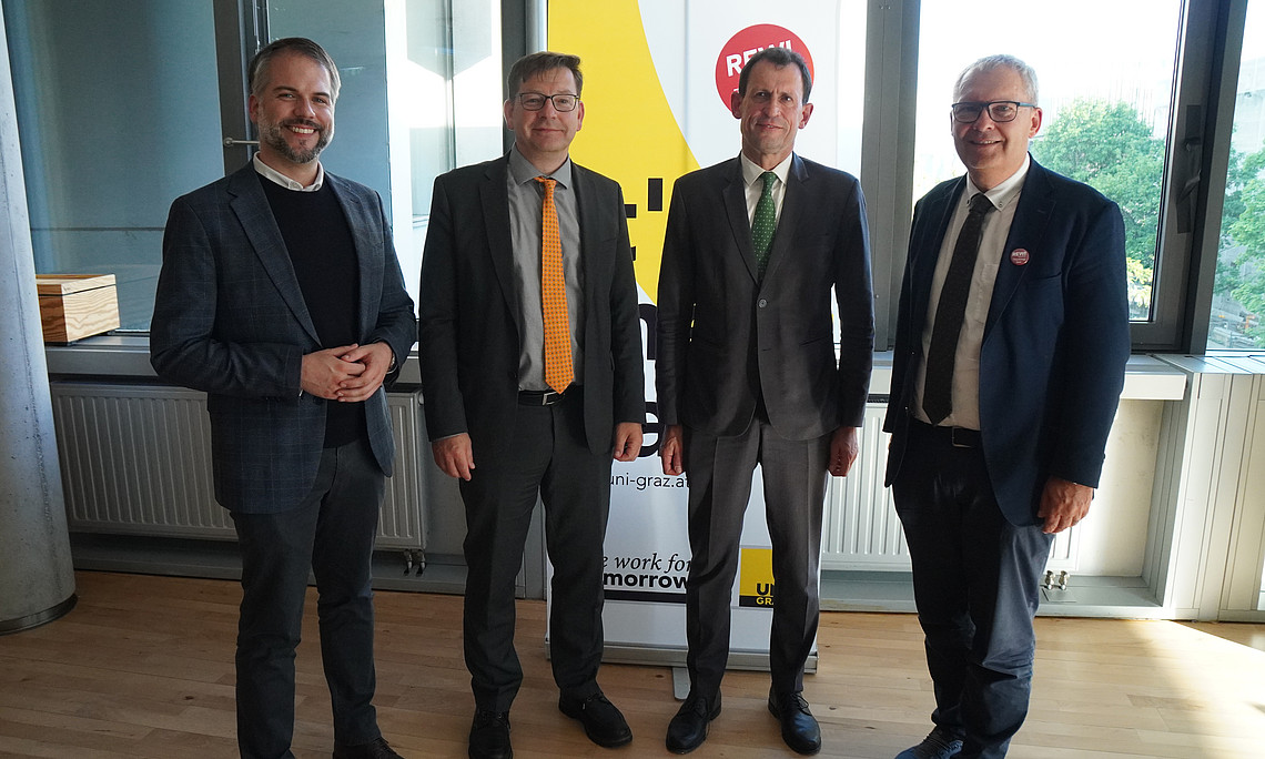 Präsident Grabenwarter, Prof. Poier, Prof. Lukan und Prof. Storr im Sitzungszimmer der Fakultät
