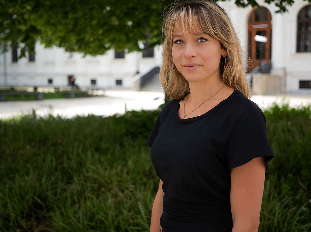 Portrait of Ida Leibetseder in the inner courtyard of the University of Graz ©Uni Graz/Radlinger