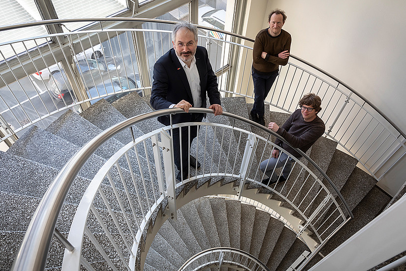 Pionierarbeit in der Physik: Gerald Kothleitner, Ulrich Hohenester und Georg Haberfehlner (v. l.) Foto: Lunghammer - TU Graz 