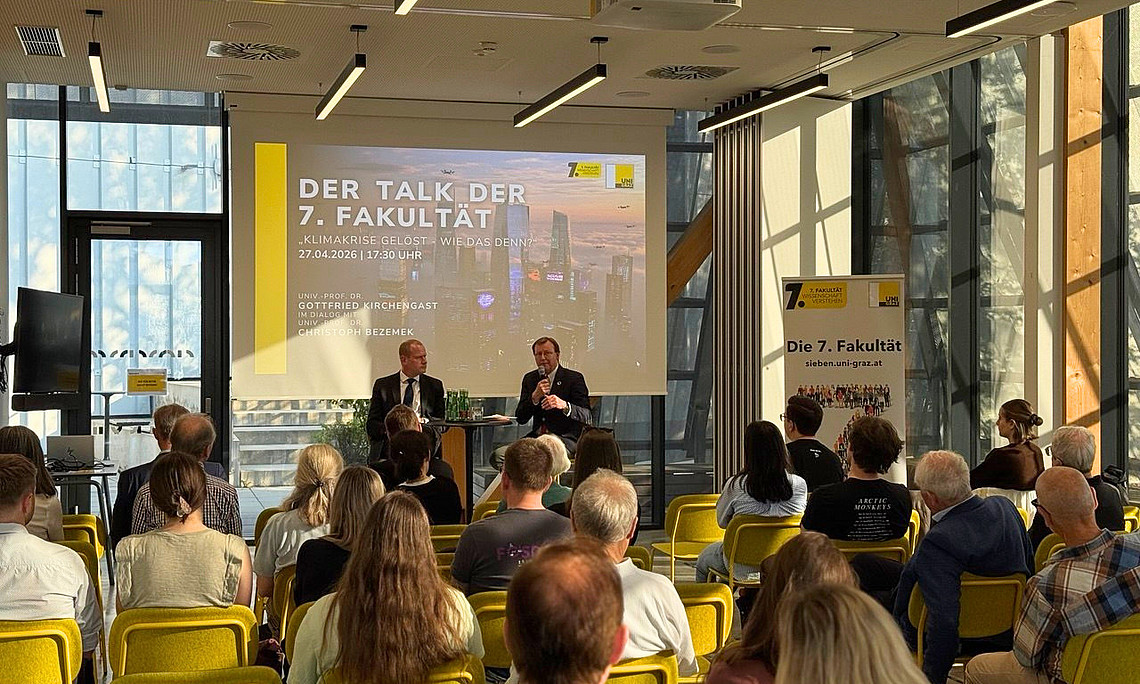 Gottfried Kirchengast und Christoph Bezemek beim Talk der 7. Fakultät vor Publikum in Graz