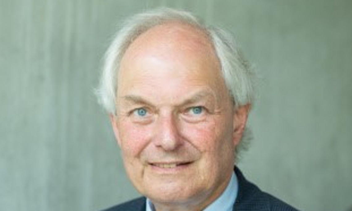 Dr. Armin Stolz