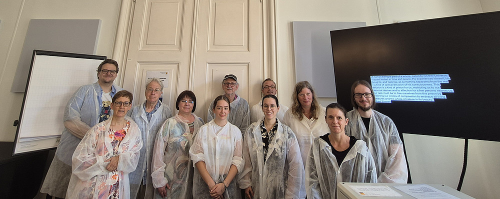 Gruppenfoto der Gruppe, alle tragen einen weißen Mantel ©Elisabeth Holler