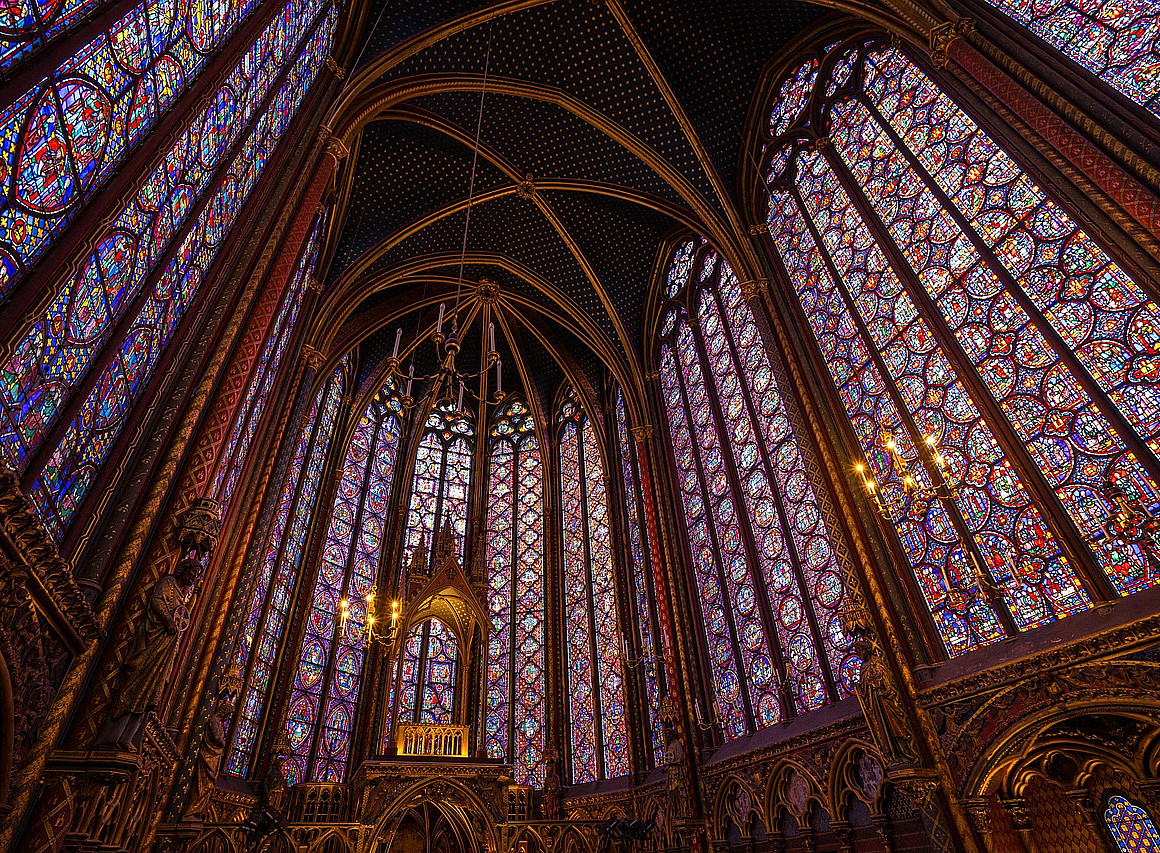 Innenansicht einer gotischen Kapelle in Paris ©(shenchk) - Pixabay