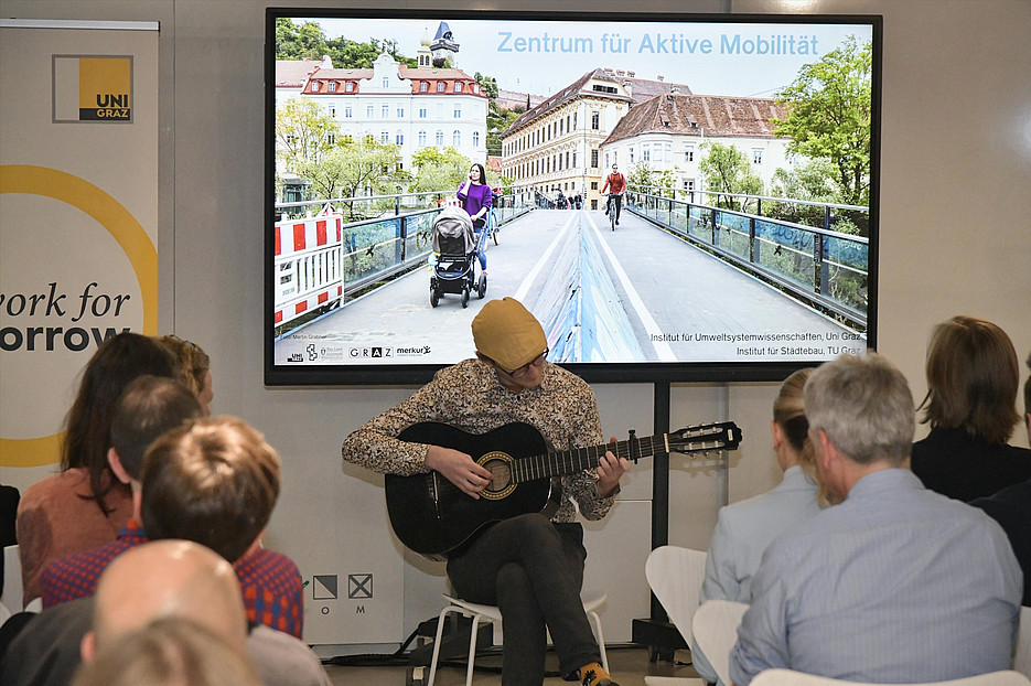 Poetry slam by Wittrich at the opening event ©Flachhuber, STDB