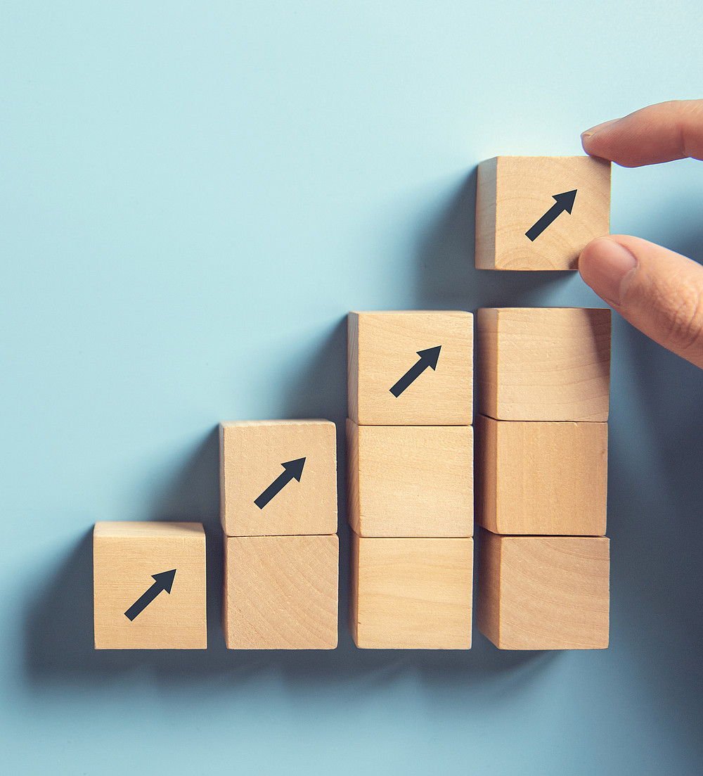 Business concept growth success process, Close up Woman hand arr ©oatawa - stock.adobe.com Change ©oatawa - stock.adobe.com