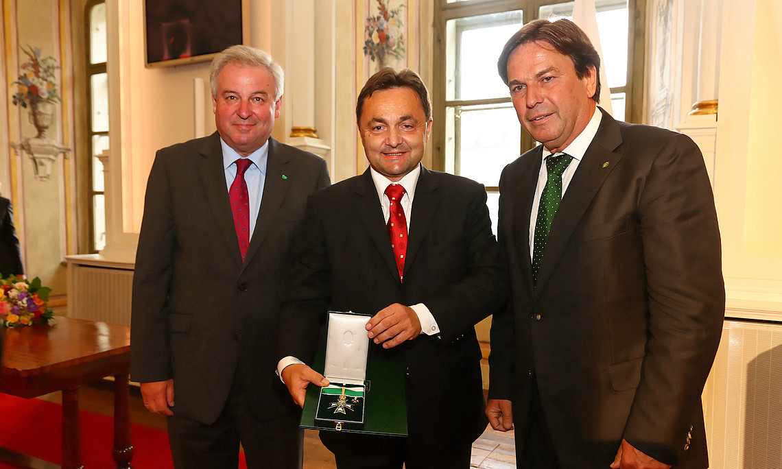 LH-Vize Hermann Schützenhöfer, Rektor a.D. Alfred Gutschelhofer und LH Franz Voves (v. l.)