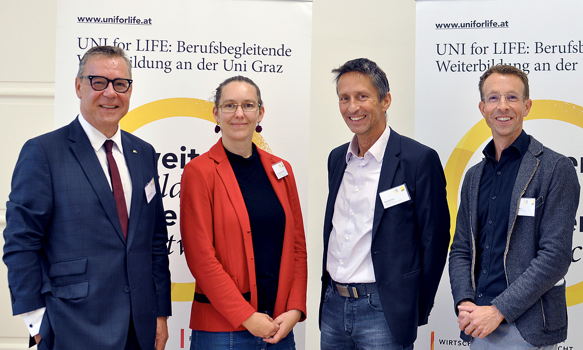 Die Keynote-Speaker des Business Brunch 2021 (v.l.n.r.): Dr. Wolfgang Gratzer, Generaldirektor der Generali Group, Prof.in Dr.in Viktoria Pammer-Schindler, Research Area Manager der Know-Center GmbH und Ing. Mag. Randolf Scholz, AVL Head of Software Development IODP-X mit UNI for LIFE Geschäftsführer Mag. Stephan Witzel Foto: UNI for LIFE