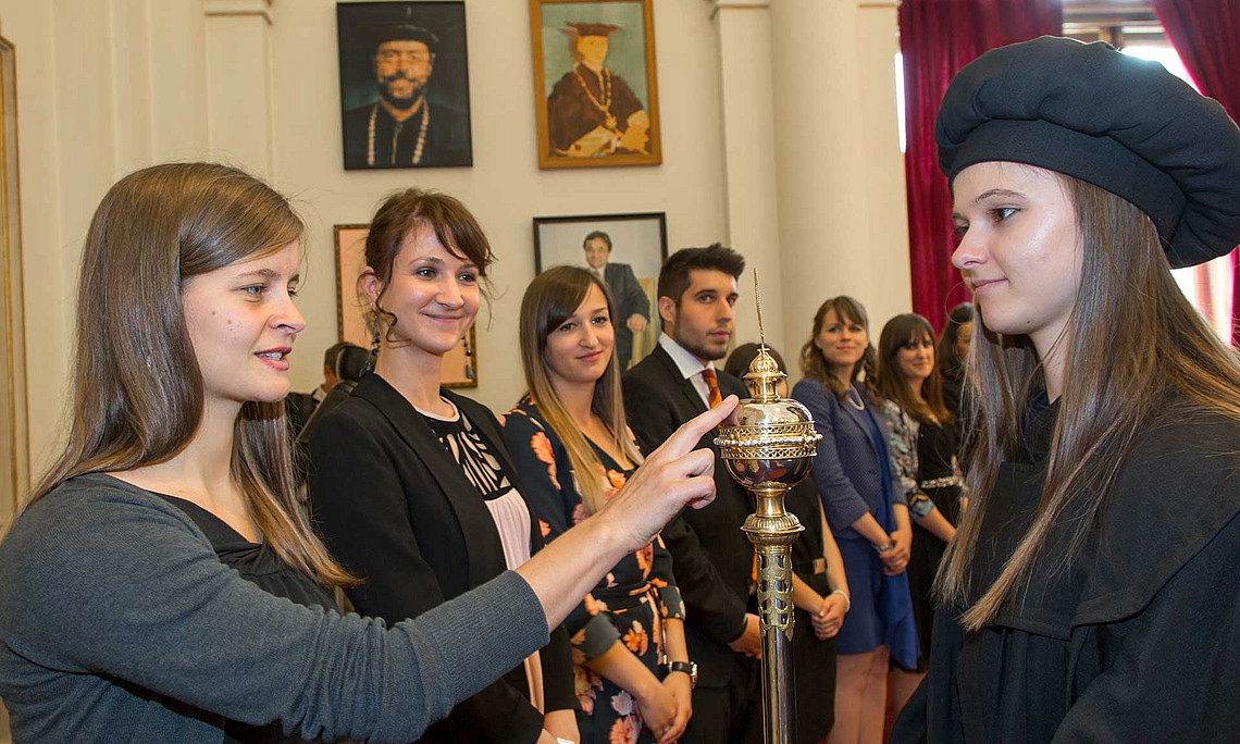 graduate making the graduation vow