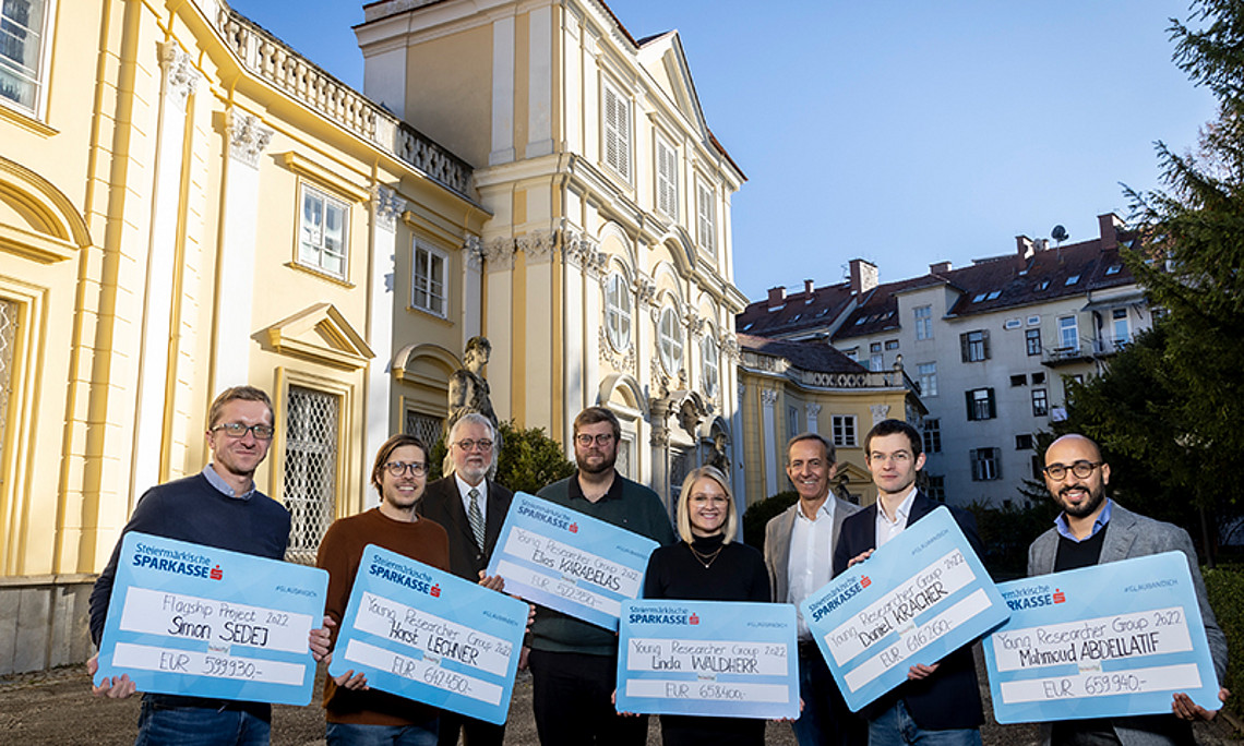 Simon Sedej, Horst Lechner, BioTechMed-Graz-Director Rudolf Zechner, Elias Karabelas, Linda Waldherr, BioTechMed-Graz-Co-Director Robert Krause, Daniel Kracher und Mahmoud Abdellatif (v.l.). Foto: Lunghammer. 