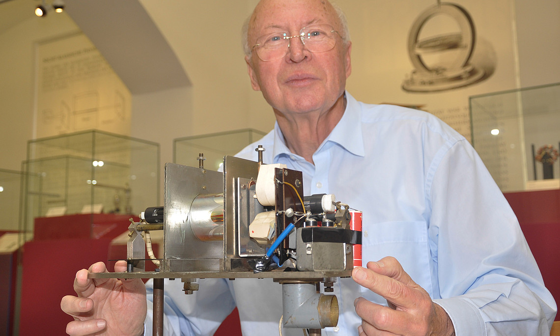 Physiker Franz Aussenegg baute 1964 den ersten Laser in der Steiermark. Die Pionierleistung ist im UniGraz@Museum zu bestaunen. Bild: Uni Graz/Stangl
