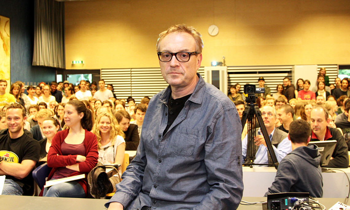 Parade-Kabarettist Josef Hader war gestern im Rahmen einer öffentlichen Vorlesung an der Uni Graz zu Gast. Thema der Fragestunde war im weitesten Sinn die Tragikomödie.