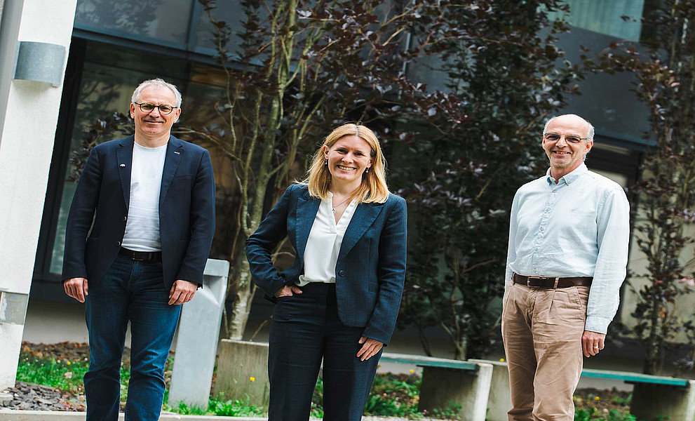 Bernd Hillebrand, Sabine Konrad und Peter Ebenbauer (v. l.) beantworten Fragen zur kirchlichen Segnung gleichgeschlechtlicher Paare. Foto: Uni Graz/Tzivanopoulos