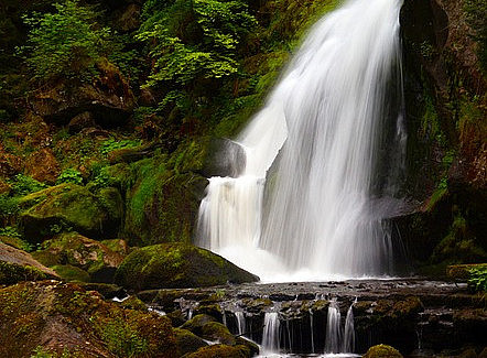 Wasserfall ©@Bundschatten auf Pixabay