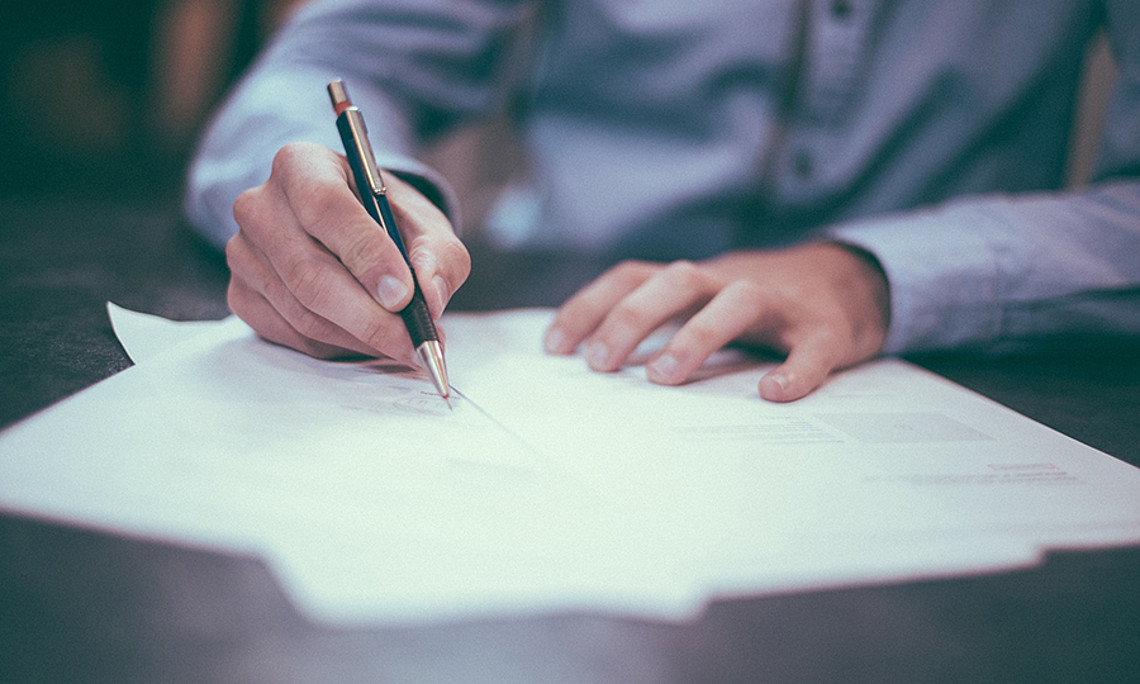 In schriftlichen Beweisstücken sind Spuren, an die sich die LinguistInnen heften. Foto: pixabay.com