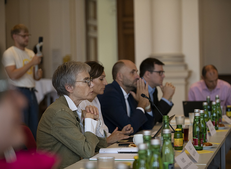 Menschen in einem großen Saal ©Uni Graz/Tzivanopoulos