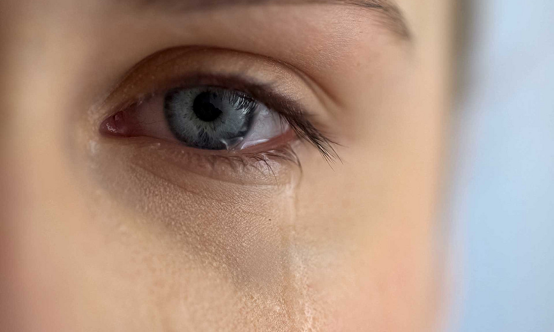 Auge mit Träne 