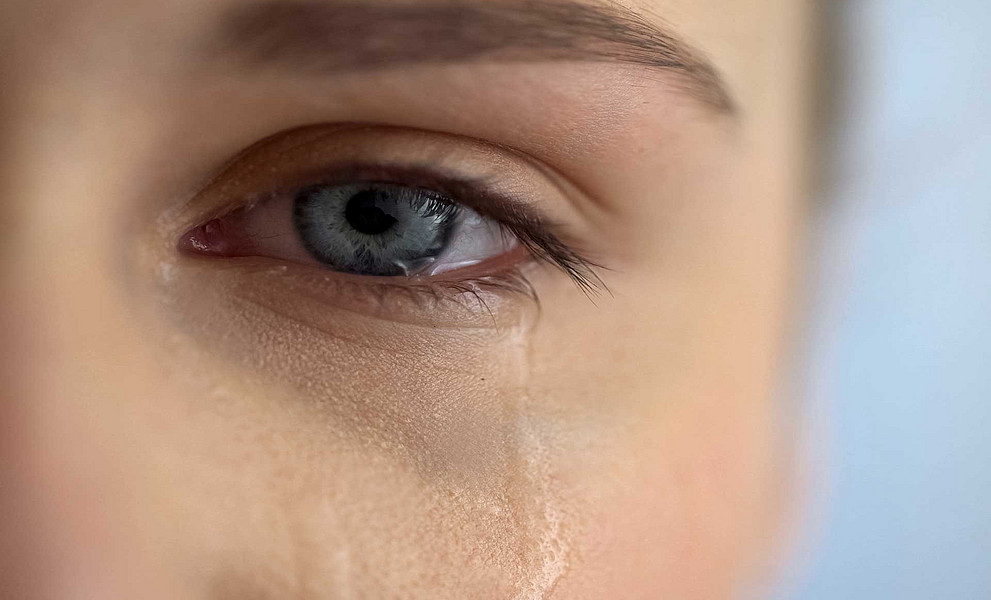 Auge mit Träne 