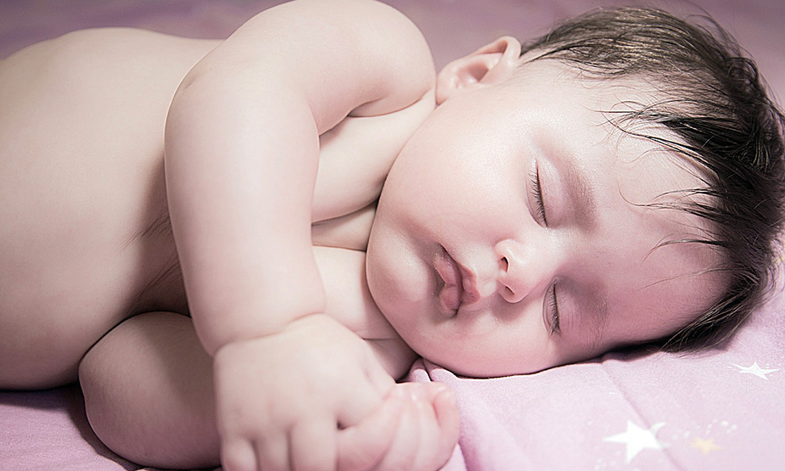 Gesunde Babys durch weniger Sitzen: Studie der Uni Graz zeigt, wie neonatales Übergewicht vermieden werden kann. Foto: Pixabay