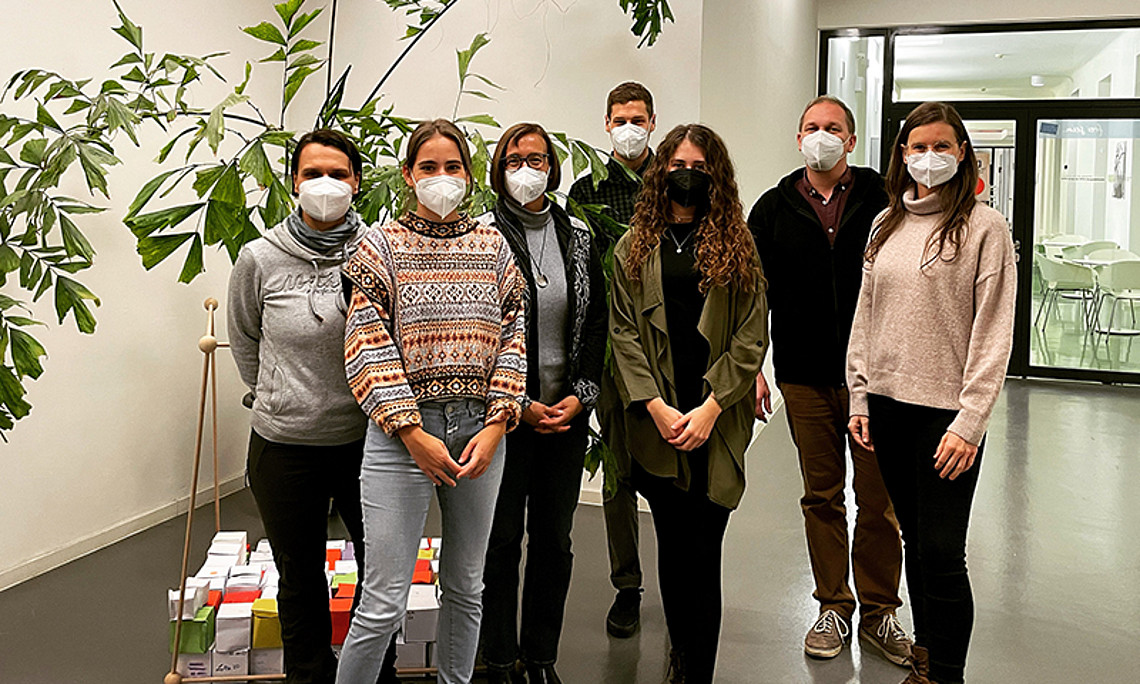 Renate Höck (Direktorin des Bischöflichen Gymnasium Graz), Astrid Mairitsch (Universitätsassistentin Fachdidaktik Anglistik), Sarah Mercer (Leiterin Fachdidaktik Anglistik), Thomas Heine (Professor am Bischöflichen Gymnasium Graz, Betreuung Tagesheim), Désirée Bauer (Studentische Mitarbeiterin Fachdidaktik Anglistik), Dietmar Theußl (Professor am Bischöflichen Gymnasium Graz, Leiter Tagesheim) und Katharina Kern (Professorin am Bischöflichen Gymnasium Graz, Betreuung Tagesheim).