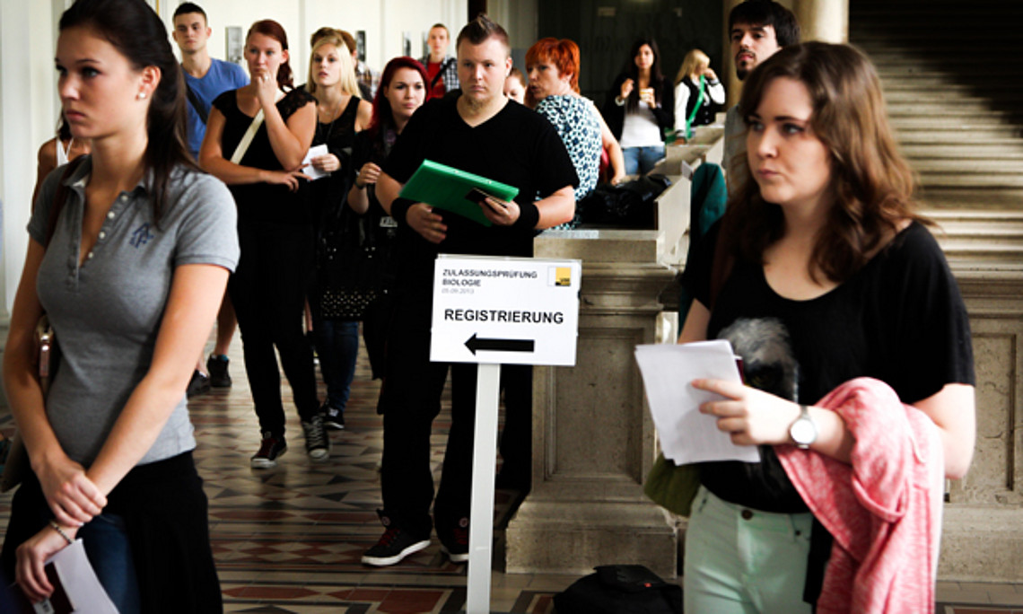 Die Registrierungsfrist für die Studien Bachelorstudien Biologie, Molekularbiologie, Pharmazeutische Wissenschaften, Psychologie, Transkulturelle Kommunikation und Erziehungs- und Bildungswissenschaft sowie für die Masterstudien Psychologie und Pharmazie endete am 15. Juli. Foto: Uni Graz/Tzivanopoulos