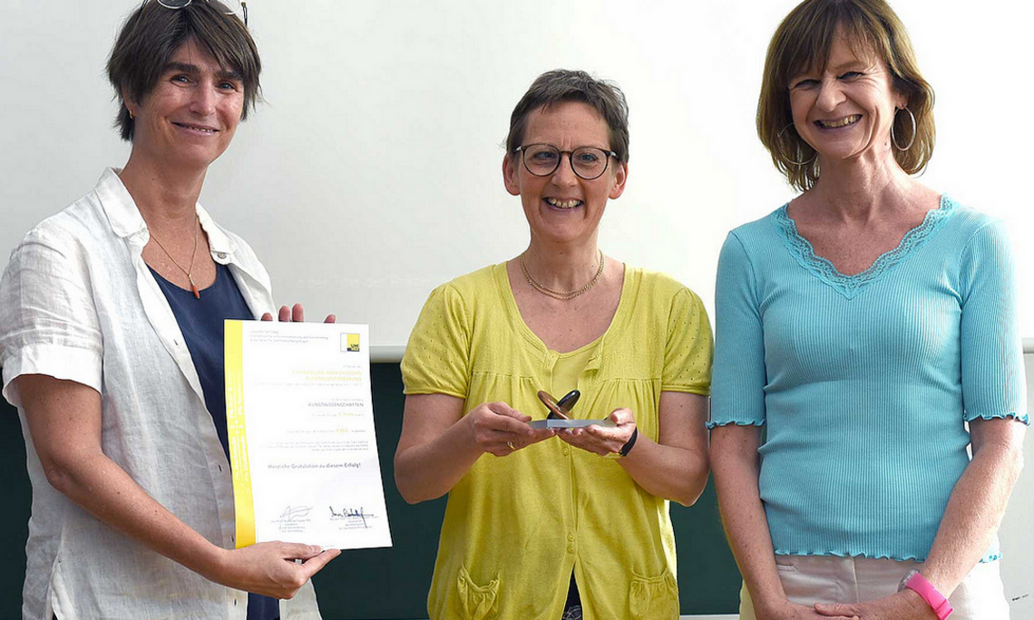Foto der Preisverleihung an die Drittplatzierte