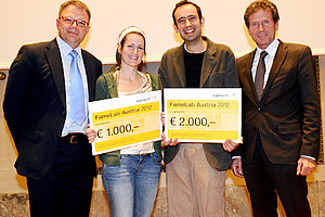 Didac Carmona (zweiter von rechts) mit Minister Karlheinz Töchterle nach seinem Gewinn bei Famelab. Foto: Stefanie Starz.