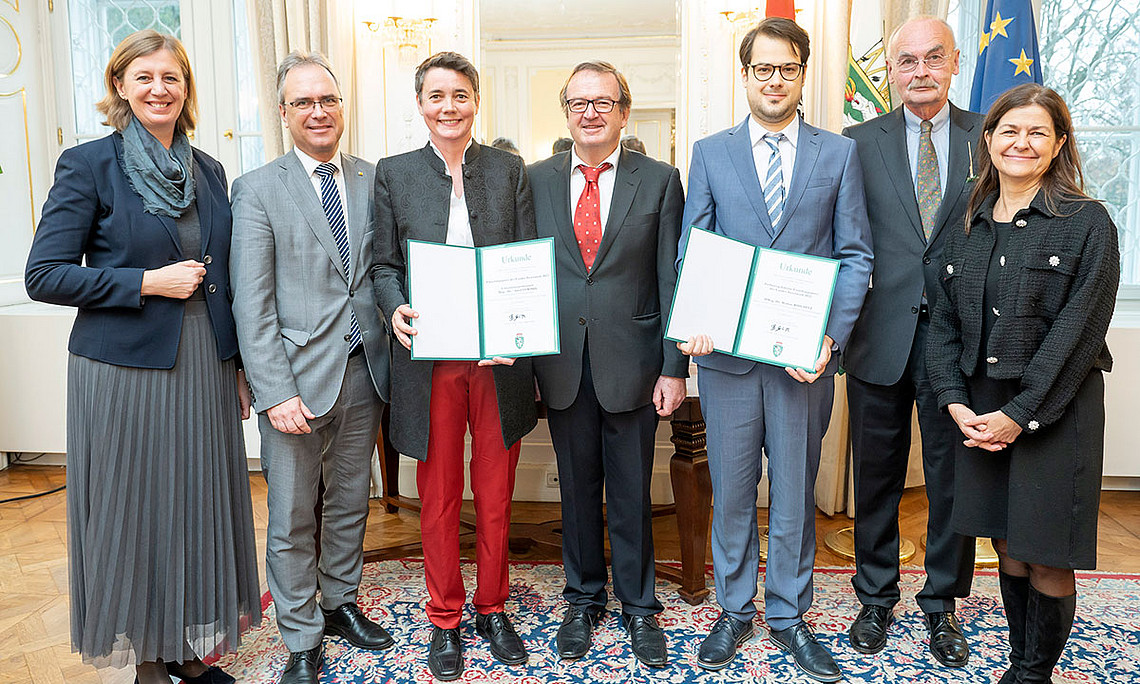 V.l.: Landesrätin Barbara Eibinger-Miedl, Rektor Peter Riedler, Preisträgerin Astrid Veronig, Laudator Arnold Hanslmeier, Preisträger Markus Roschitz, Laudator Dieter-Anton Binder, Landesrätin Doris Kampus. Foto Fischer