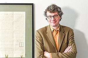 Georg Vogeler erhielt für die Entwicklung einer künstlichen Intelligenz zur Erforschung historischer Dokumente einen ERC Advanced Grant. Foto: Uni Graz/Tzivanopoulos