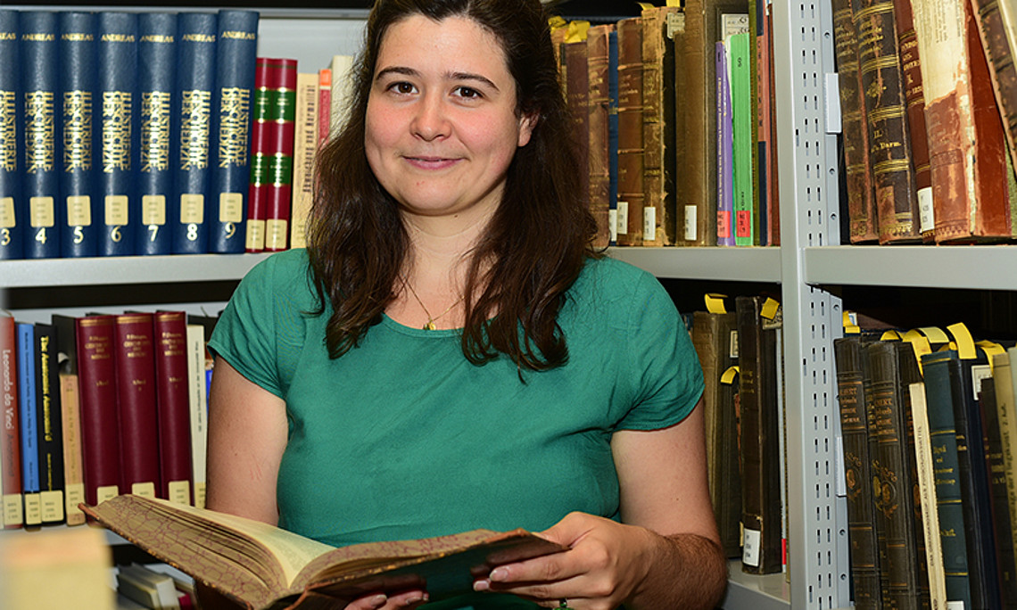 Was ist der Mensch? Wie im 18. und 19. Jahrhundert darüber wissenschaftlich diskutiert wurde, erforscht Sophie Bitter-Smirnow in ihrer Dissertation. Unterstützung erhält sie durch ein Marietta-Blau-Stipendium des Bundesministeriums für Bildung, Wissenschaft und Forschung. Foto: Uni Graz/Leljak. 
