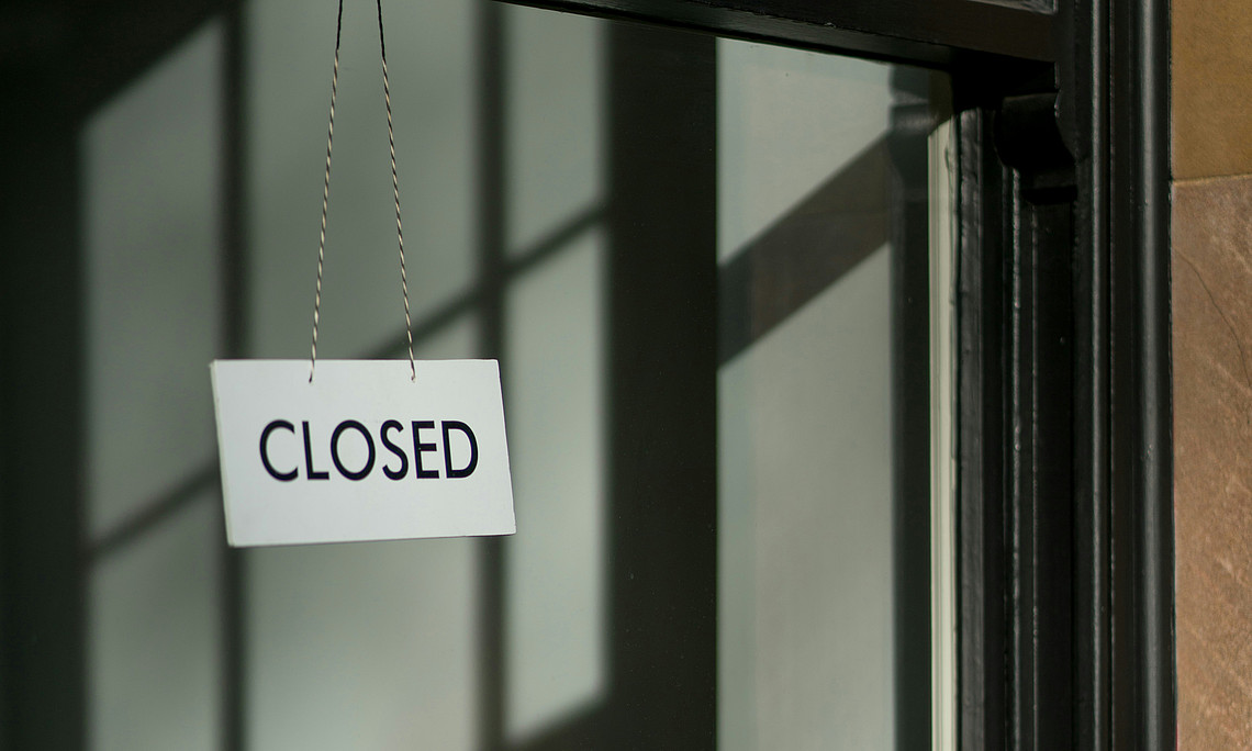 Closed-Sign