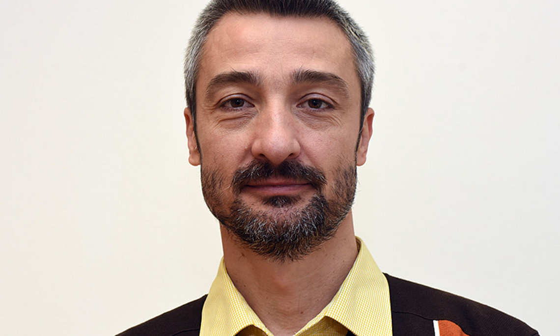 Linguist Boban Arsenijevic erforscht die Abläufe im Gehirn beim Sprechen und das Konzept der Wahrheit. Foto: Uni Graz/Eklaude