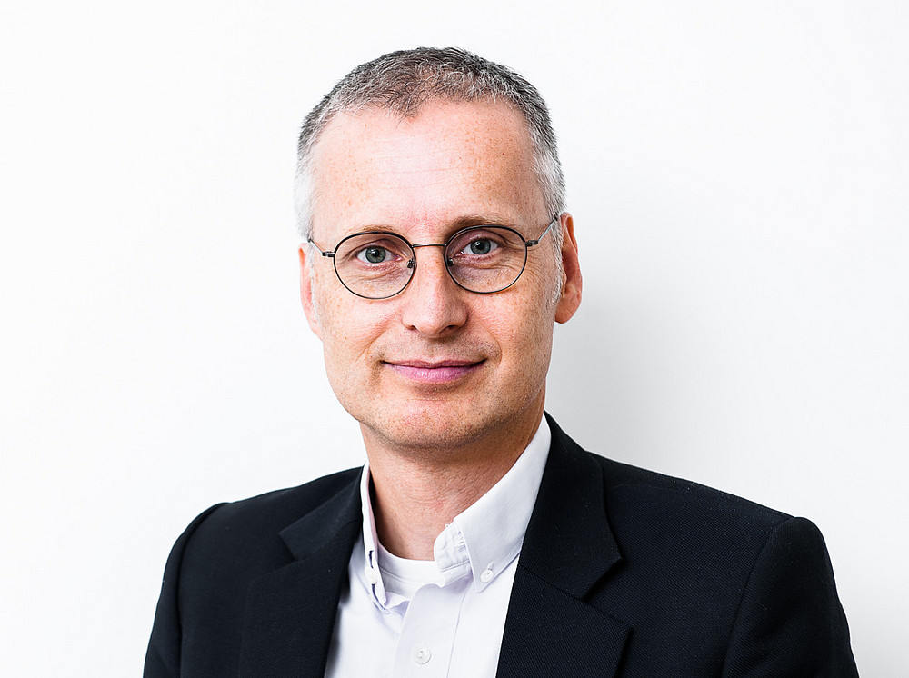 Portrait photo of Hon. Prof. Viktor Mayer-Schönberger ©Viktor Mayer-Schoenberger