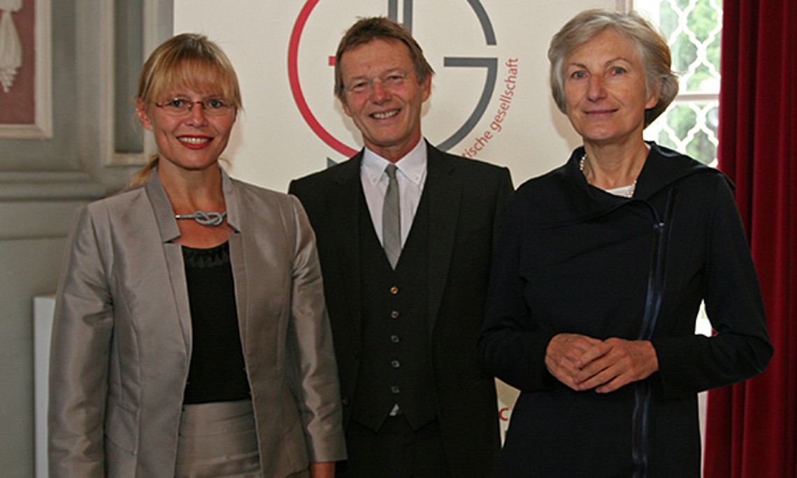 Günther Löschnigg begrüßte Ministerin Beatrix Karl (l.) und die ehemalige Unirätin Irmgard Griess als Referentinnen.