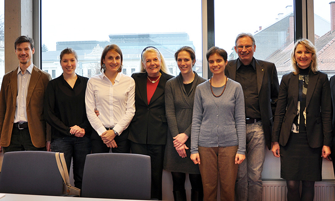 Vizerektor Peter Scherrer, StipendiatInnen Thomas Leitner, Bianca Prietl und Theresa E. Zifko, Universitätsrätin Waltraud Schinko-Neuroth, Stipendiatinen Marlies Schütz und Hildrun Walter, NAWI-Studiendekan Helmut Guttenberger, GEWI-Vizestudiendekanin 