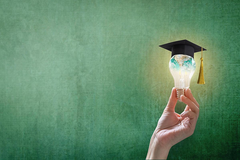 One hand holds a glowing light bulb, a small doctor's hat is placed on the bulb. ©Chinnapong - stock.adobe.com