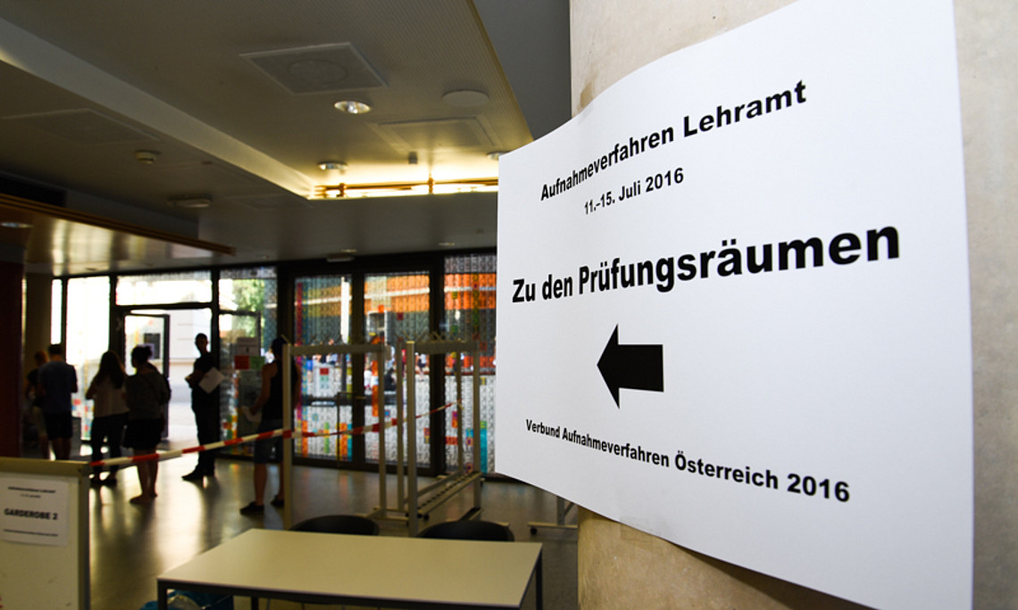 710 BewerberInnen werden im Herbst zu einem Lehramtsstudium zugelassen, 95 Personen bestanden den Test nicht. Foto: Uni Graz/Tzivanopoulos