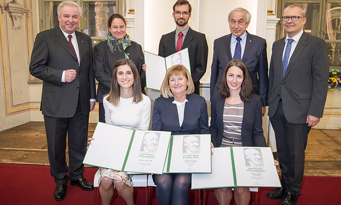 Stehend (v.l.): Hermann Schützenhöfer, Johanna Mrak, Dominik Gutmeyr, Gerald Schöpfer, Klaus Poier; sitzend (v.l.): Almina Bešić, Christa Neuper, Martina Melcher. Foto: Fischer