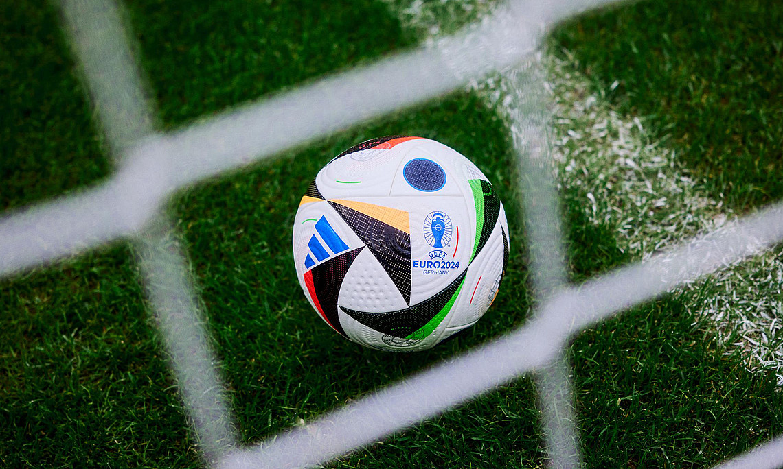 Fußball im Tor