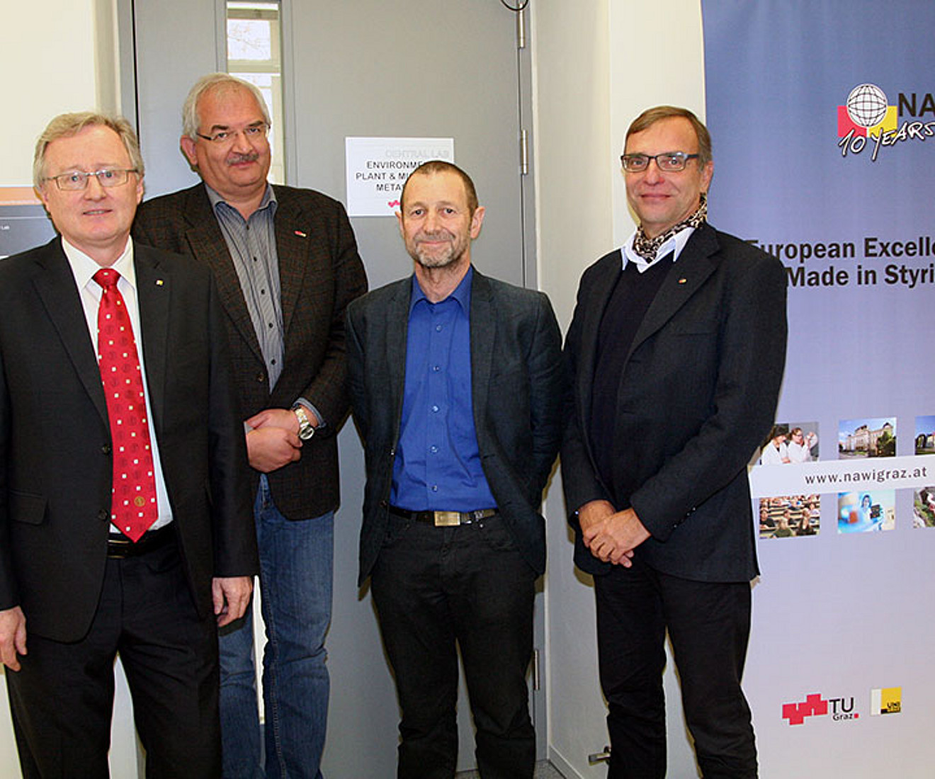 Rudolf Bauer, Leiter des Instituts für Pharmazeutische Wissenschaften, NAWI-Graz-Dekan Frank Uhlig, Kevin Francesconi, Leiter des Instituts für Chemie, und NAWI-Graz-Dekan Martin Mittelbach (v.l.). Foto: Uni Graz/Pichler