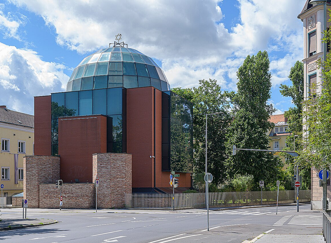 die Grazer Synagoge von außen ©Isiwal, CC BY-SA 4.0, via Wikimedia Commons